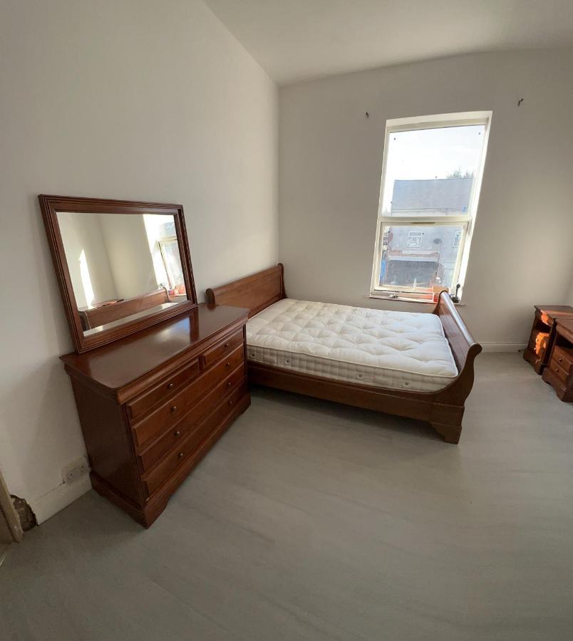 New Flat, Own Bathroom, Sitting Room & Large Bedroom - Walsall Bescot エクステリア 写真