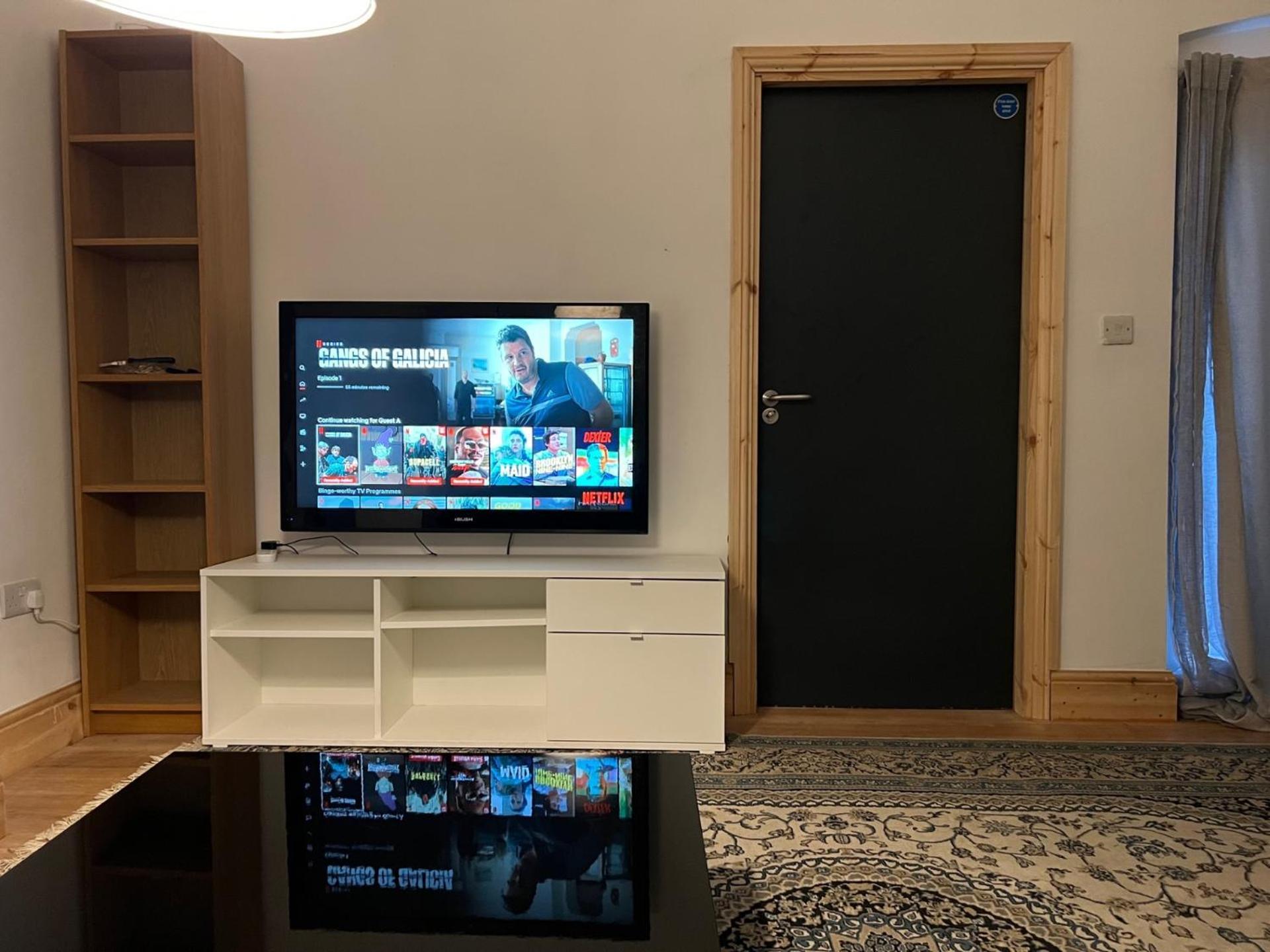 New Flat, Own Bathroom, Sitting Room & Large Bedroom - Walsall Bescot エクステリア 写真