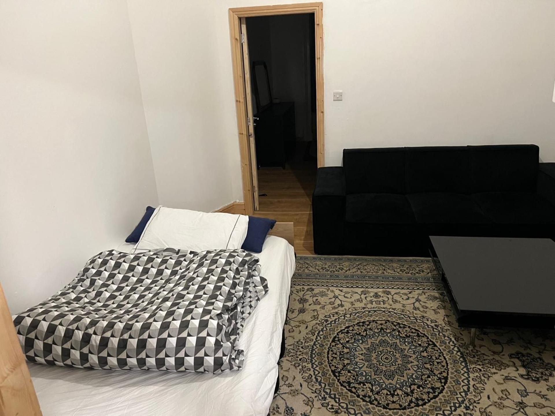 New Flat, Own Bathroom, Sitting Room & Large Bedroom - Walsall Bescot エクステリア 写真